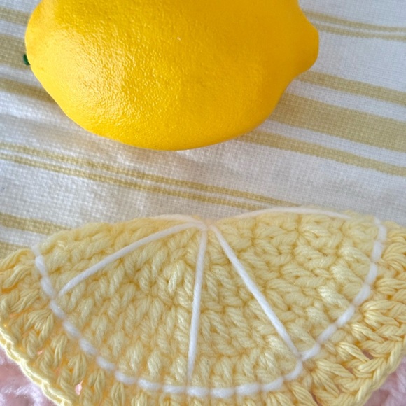🍋 Mini Lemon Crochet Bag - Picture 3 of 8